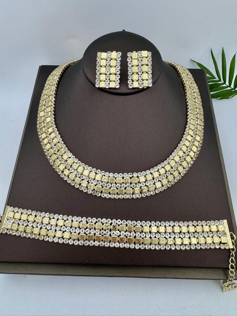 Luxury Gold &amp; Crystal Jewelry Set – Necklace, Earrings &amp; Bracelet