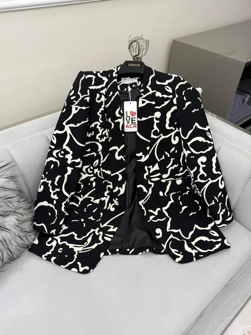 Women’s Black and White Floral Print Blazer
